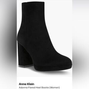 DESCRIPTION 
Adonna Flared Heel Bootie, NEW never worn.
